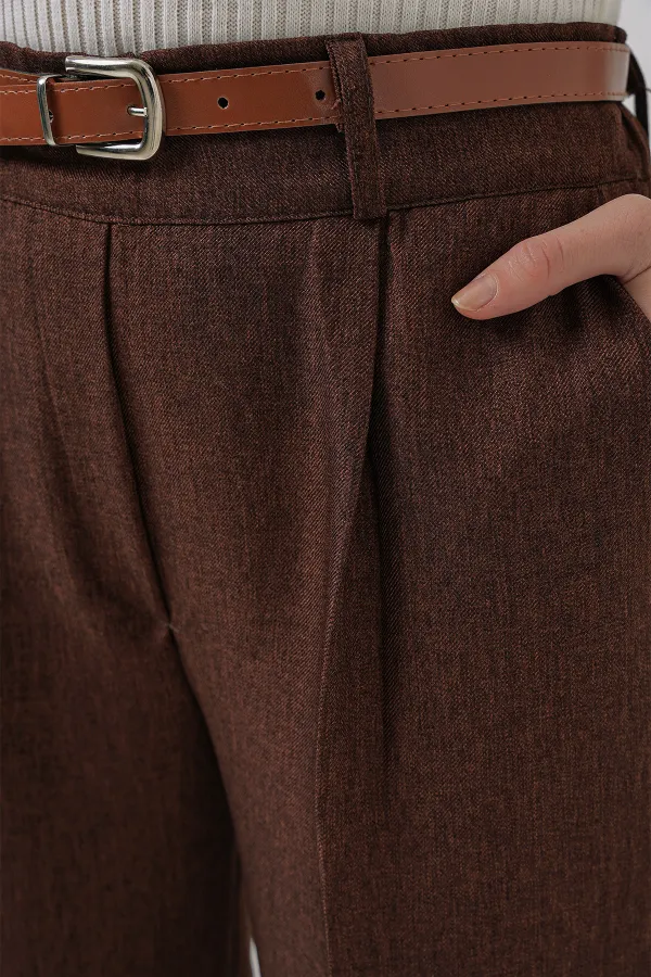 6686 Women's Pleated Belted Fabric Trousers - Brown
