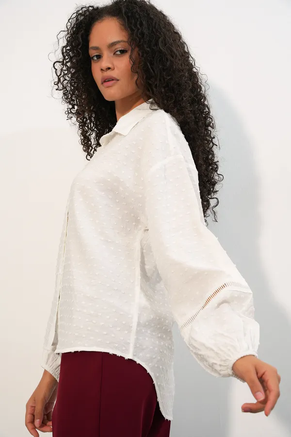 Kadın Oversize Desenli Gömlek 20379 - Beyaz Kadın Oversize Desenli Gömlek 20379 - Beyaz