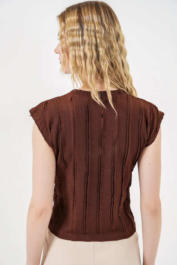 Women's Textured Sleeveless Knitted Stretch Blouse 991 - Brown