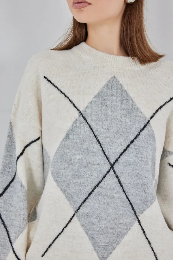 15895 Oversized Knitwear Sweater with Diamond Pattern - M. Cream