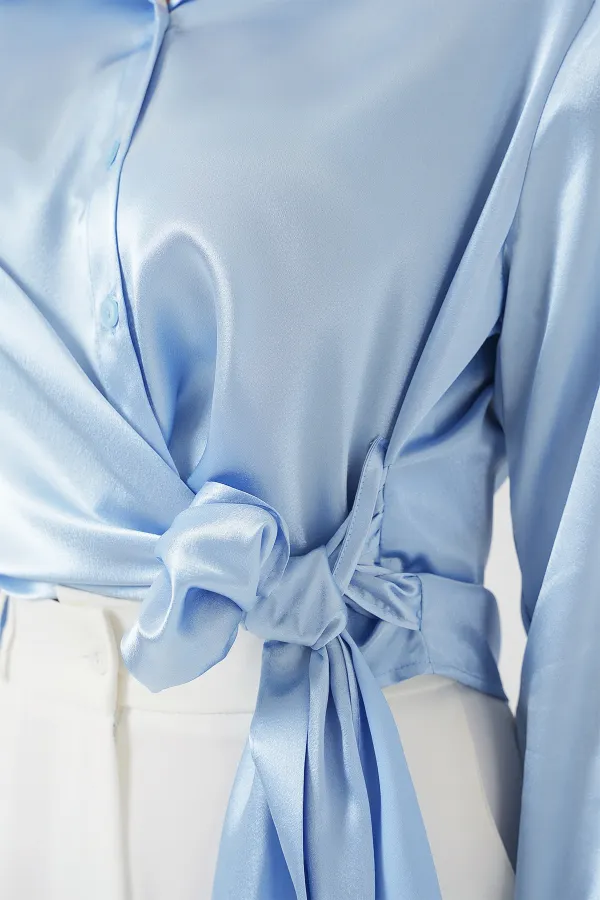 Chemise satinée à manches longues pour femme avec fermeture à nouer 20287 - Bleu