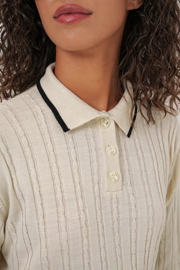 Ensemble deux pièces pour femme : pull à col roulé et jupe en maille - Crème (réf. 15907)