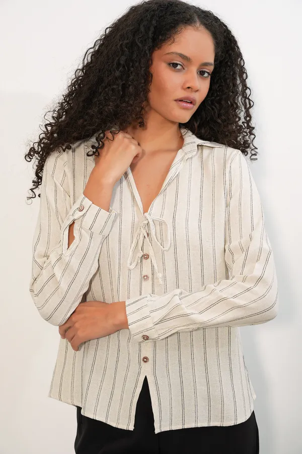 Chemise rayée en lin à lacets pour femme 995 - Crème