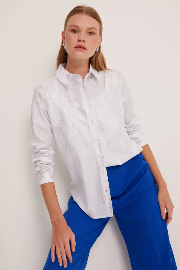 Chemise blanche pour femme avec motif argenté 20253