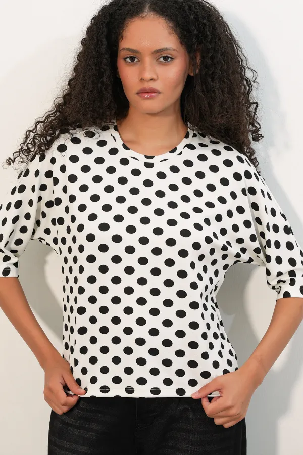 Women's Oversize Polka Dot Blouse 40020 - White Women's Oversize Polka Dot Blouse 40020 - White