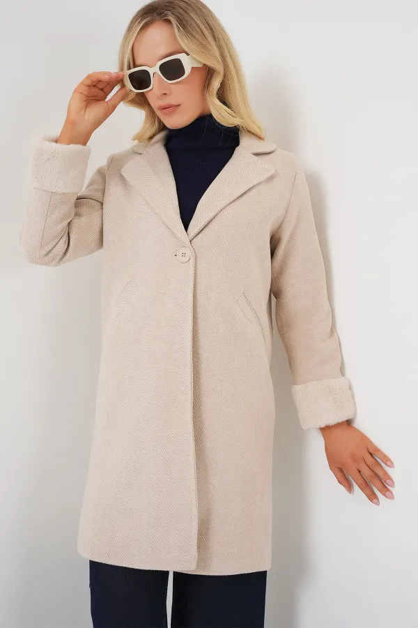 9145 Kadın Kolları Tüylü Balık Sırtı Kaşe Kaban - Krem