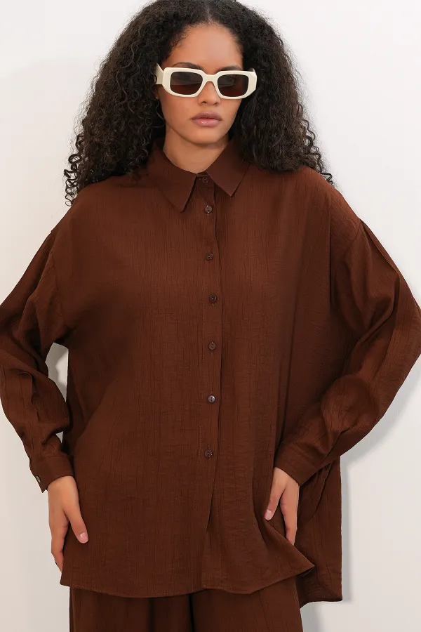 Women's Textured Shirt and Pants Two-Piece Set 6710 - Brown Women's Textured Shirt and Pants Two-Piece Set 6710 - Brown