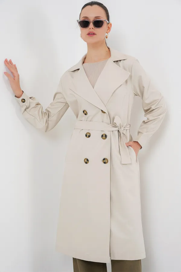 5853 Kruvaze Yaka Arkası Baskılı Trençkot - A.Bej