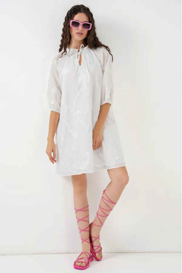 Robe courte à motifs pour femme 2528 - Blanche