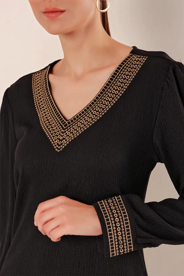 0466 Embroidered V-Neck Knitted Blouse - Black