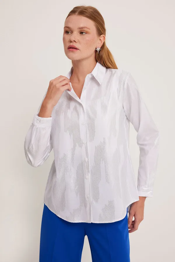 Chemise blanche pour femme avec motif argenté 20253