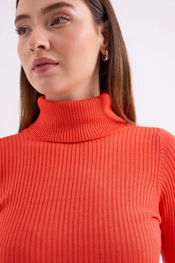 Pull à col roulé en maille orange 10311