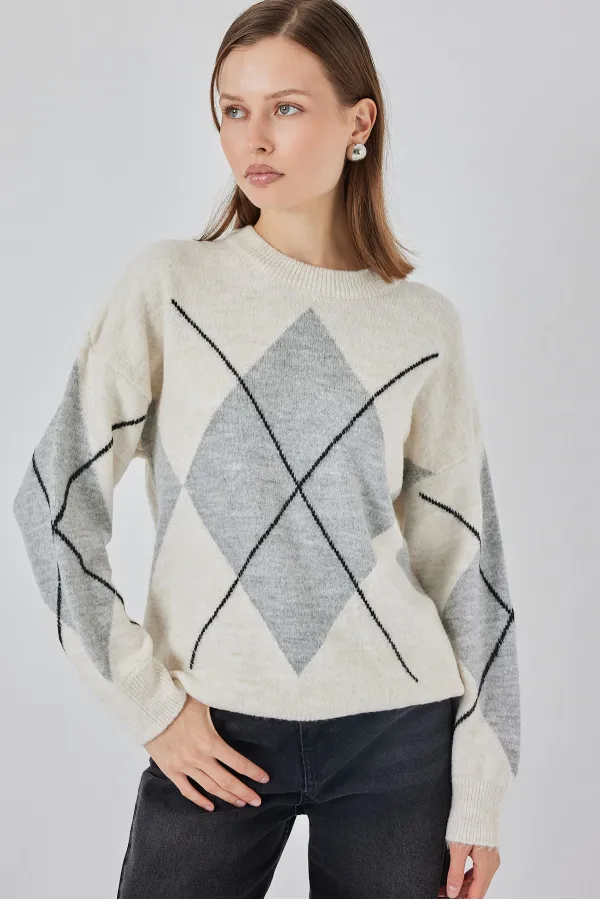 15895 Oversized Knitwear Sweater with Diamond Pattern - M. Cream