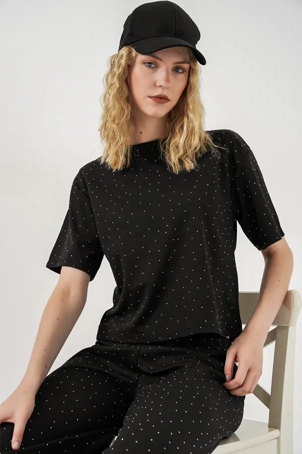 Women's Embellished T-Shirt and Pants Two-Piece Set 30105 - Black Women's Embellished T-Shirt and Pants Two-Piece Set 30105 - Black