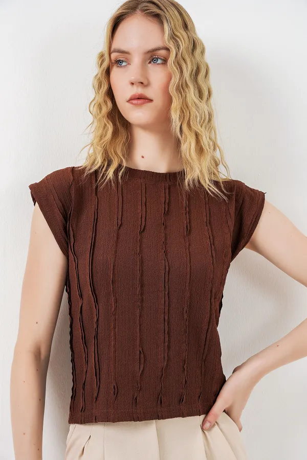 Women's Textured Sleeveless Knitted Stretch Blouse 991 - Brown