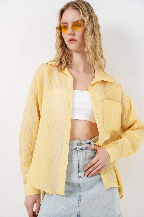 Kadın Tek Cepli Çizgili Oversize Gömlek 20375 - Sarı Kadın Tek Cepli Çizgili Oversize Gömlek 20375 - Sarı