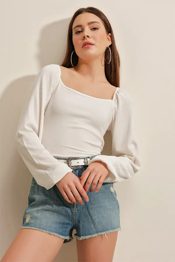 0465 Balloon Sleeve Knitted Blouse - White