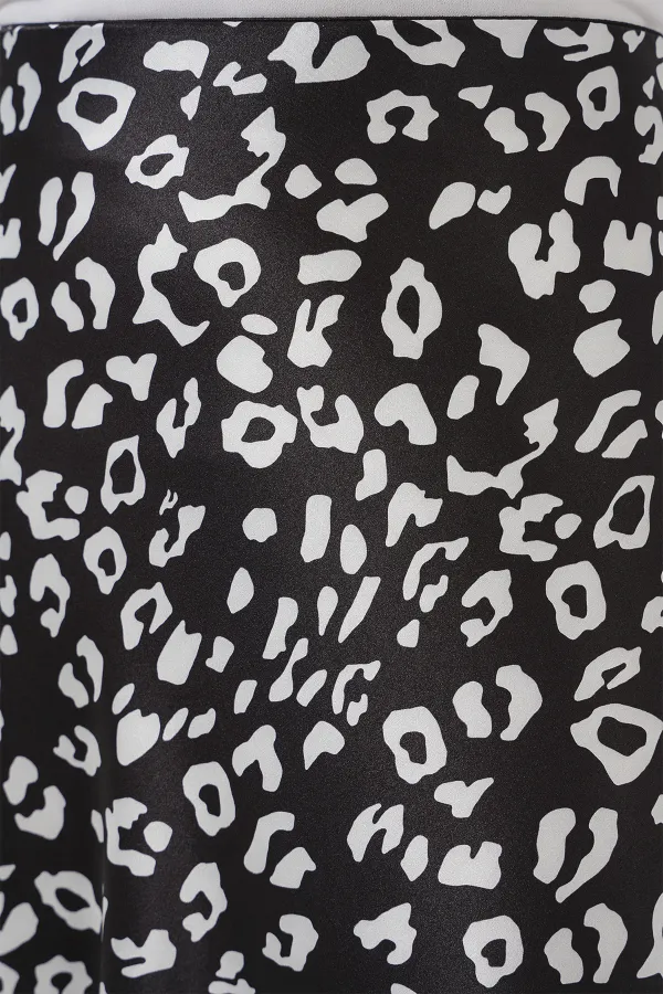 Kadın Siyah Beyaz Desenli Saten Etek 15806