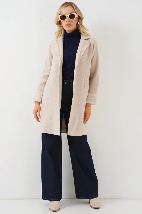 9145 Kadın Kolları Tüylü Balık Sırtı Kaşe Kaban - Krem