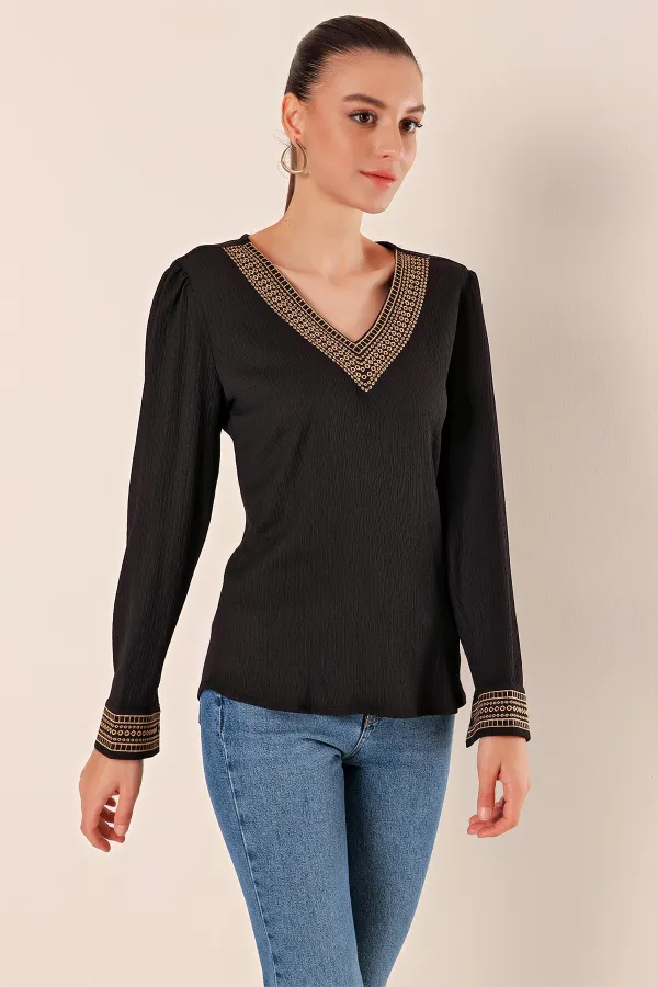 0466 Embroidered V-Neck Knitted Blouse - Black