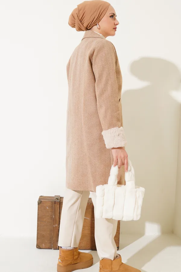 Manteau en cachemire à chevrons et manches à plumes pour femme 9145 - Biscuit