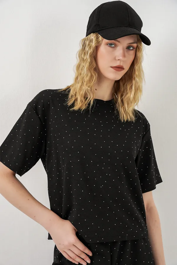 Women's Embellished T-Shirt and Pants Two-Piece Set 30105 - Black Women's Embellished T-Shirt and Pants Two-Piece Set 30105 - Black