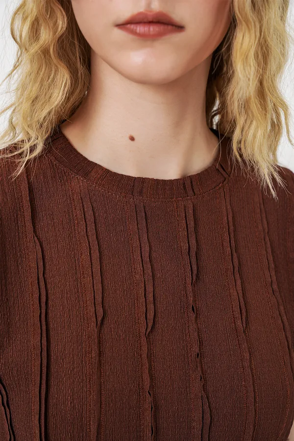 Women's Textured Sleeveless Knitted Stretch Blouse 991 - Brown