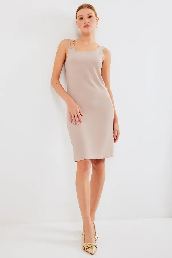 2496 Zincir Detaylı Örme Elbise - Bisküvi