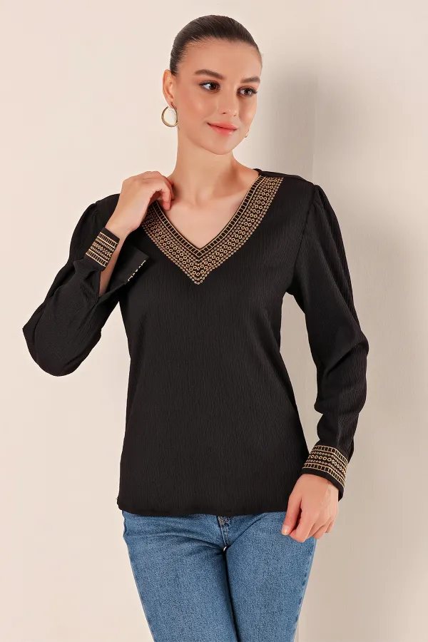 0466 Embroidered V-Neck Knitted Blouse - Black
