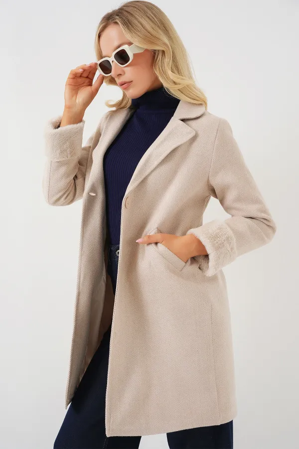 9145 Kadın Kolları Tüylü Balık Sırtı Kaşe Kaban - Krem