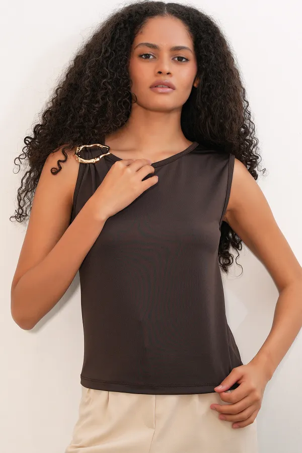 Women's Sleeveless Basic Blouse 935 - Brown Women's Sleeveless Basic Blouse 935 - Brown
