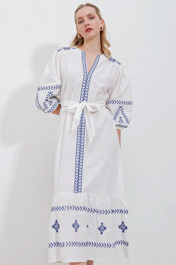 Robe en lin brodé 2479 - Blanche