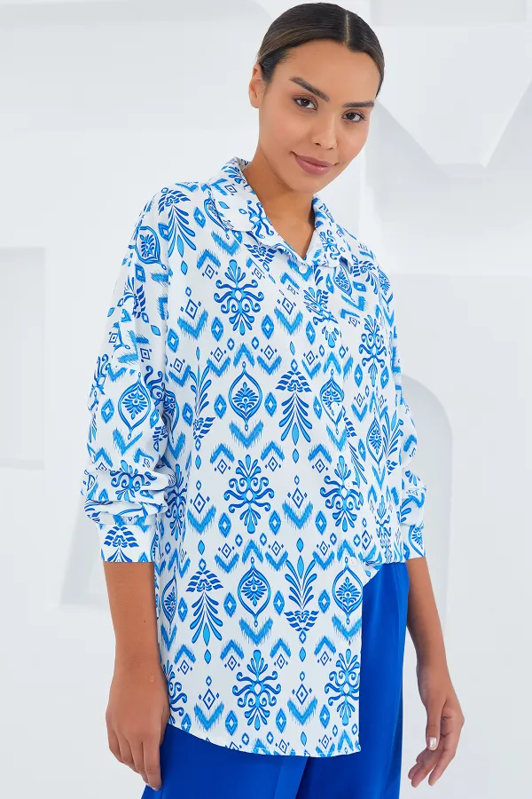 Chemise oversize en satin à motifs bleus et blancs pour femme 3985