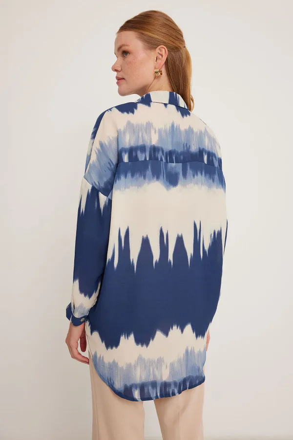 Chemise oversize à motifs crème et bleu marine pour femme 5923