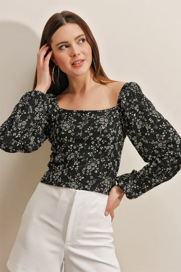 0465 Balloon Sleeve Knitted Blouse - D. Black
