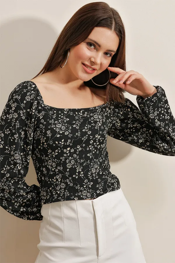 0465 Balloon Sleeve Knitted Blouse - D. Black