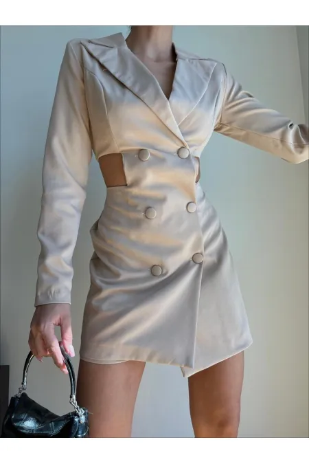 Robe courte beige à détail latéral