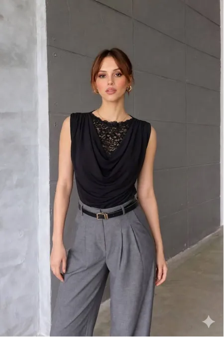 Dantel Detay Dökümlü Bluz - Siyah