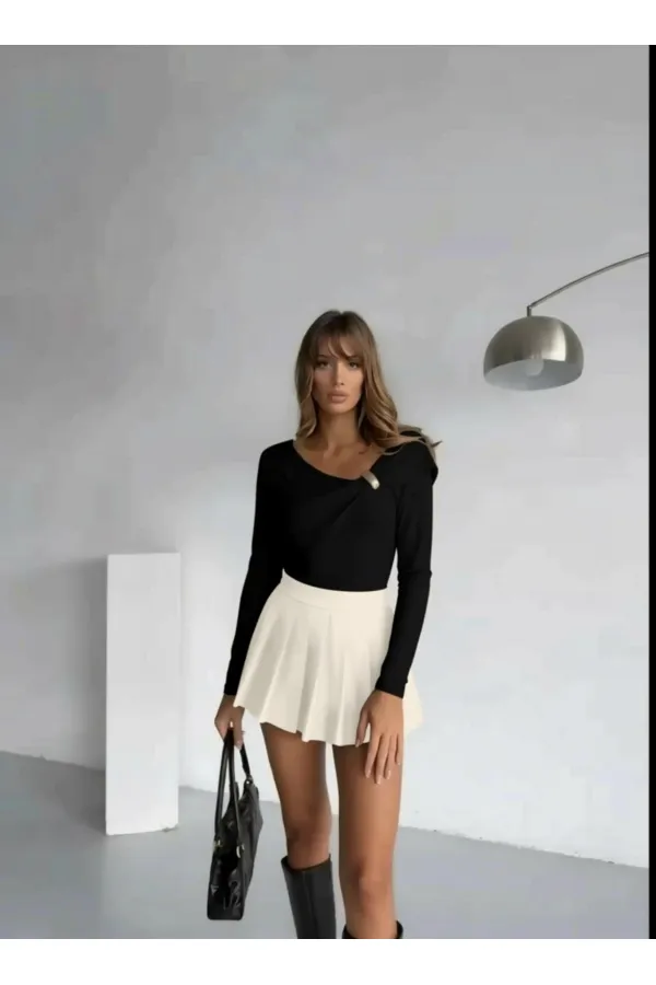 Chemisier drapé orné d'accessoires - Noir