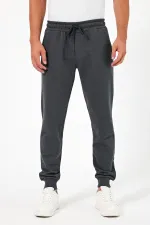 Pantalon de jogging épais anthracite pour homme, avec poches arrière, chevilles élastiques, coupe classique, sans armature.
