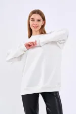 Sweat-shirt basique oversize en coton blanc cassé pour femme, col rond.