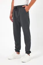 Lot de 3 pantalons de jogging épais pour homme (noir, marine et anthracite), avec poches arrière, chevilles élastiques, coupe classique, sans armature.