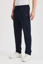 Pantalon de survêtement bleu marine pour homme, fermeture éclair, poches, détails brodés, coupe droite et décontractée, modèle MTLCE107
