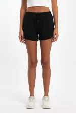 Kadın Yırtmaçlı Mevsimlik Premium Kumaş Regular Fit İpli Siyah Kısa Mini Şort