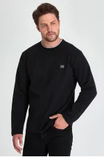 Sweat-shirt noir à col rond double pour homme, coupe décontractée standard, orné d'un imprimé.