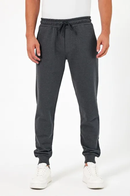 Pantalon de jogging épais anthracite pour homme, avec poches arrière, chevilles élastiques, coupe classique, sans armature.