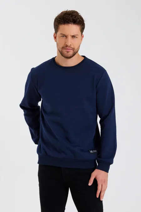 Sweat-shirt à col rond pour homme, avec étiquette détaillée et doublure en coton.