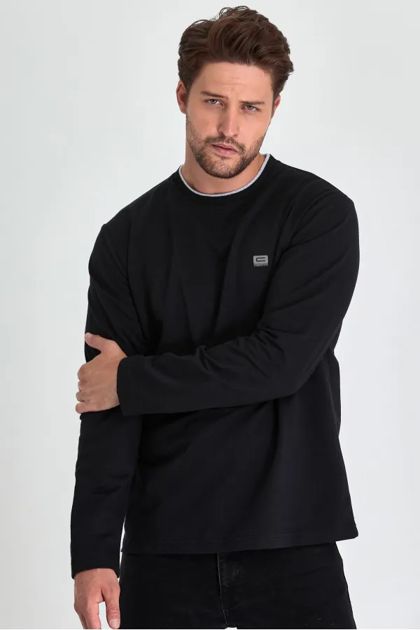 Sweat-shirt noir à col rond double pour homme, coupe décontractée standard, orné d'un imprimé.