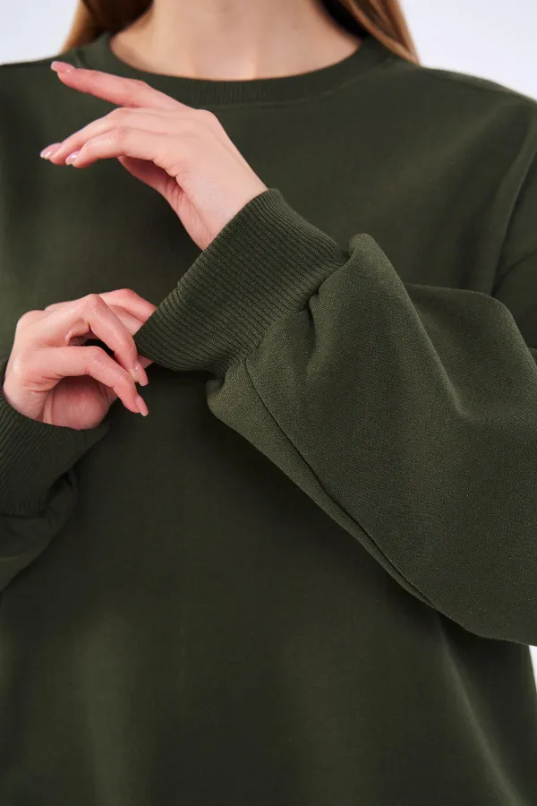 Sweat-shirt basique oversize en coton kaki pour femme, col rond.