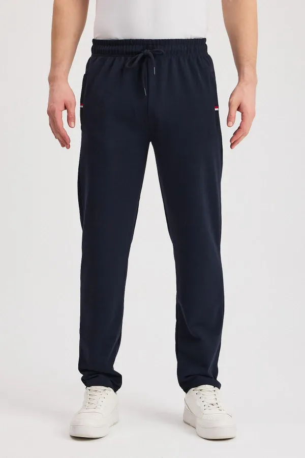 Pantalon de survêtement bleu marine pour homme, fermeture éclair, poches, détails brodés, coupe droite et décontractée, modèle MTLCE107